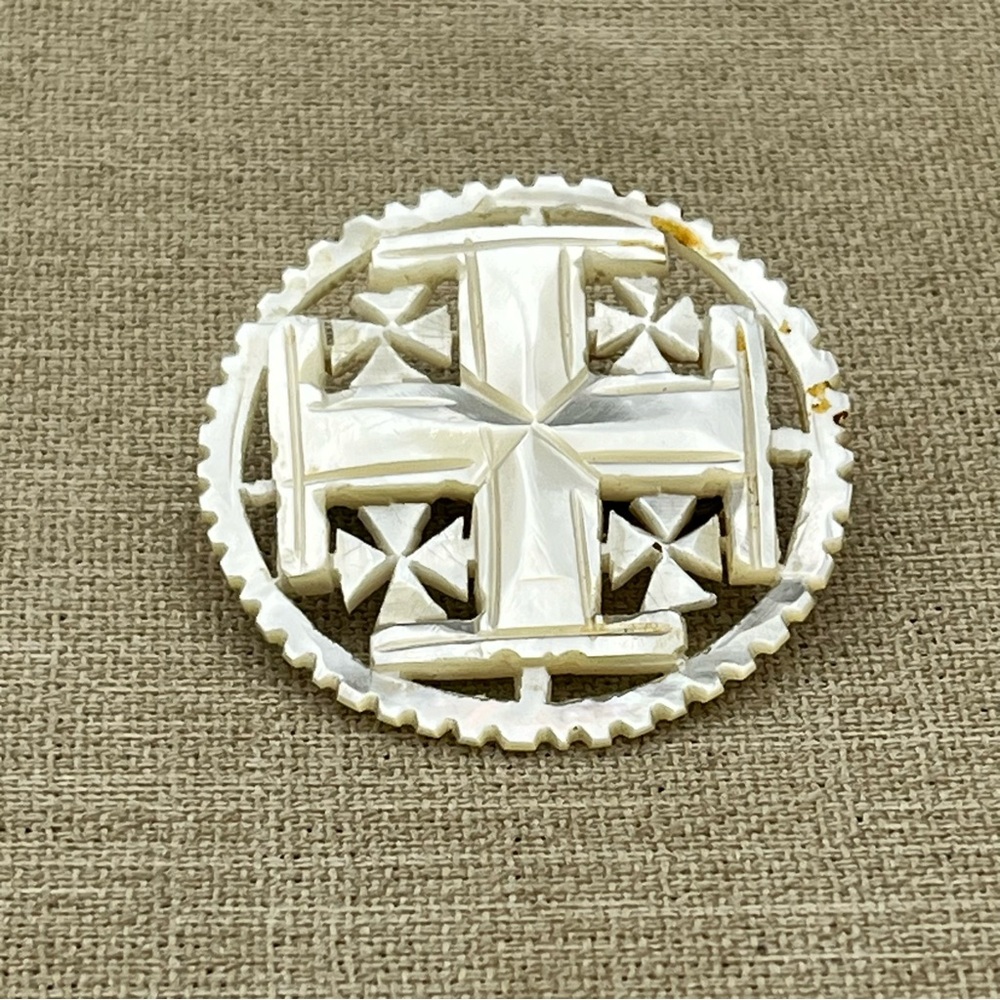 Intricate mother of pearl Silver Cross Brooch with Scalloped Border